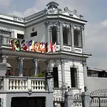 Petronio\'S Hostel