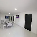 Apartamento Supremamente Espacioso Cali 2Do Piso