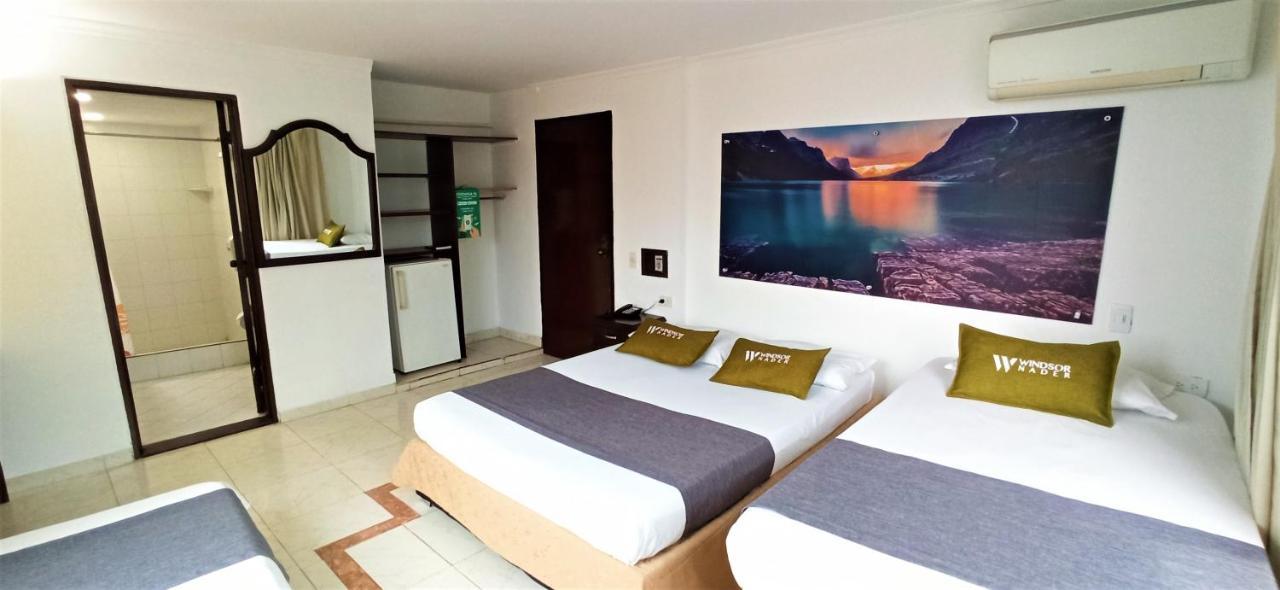 Hotel Windsor Plaza - Downtown 3*