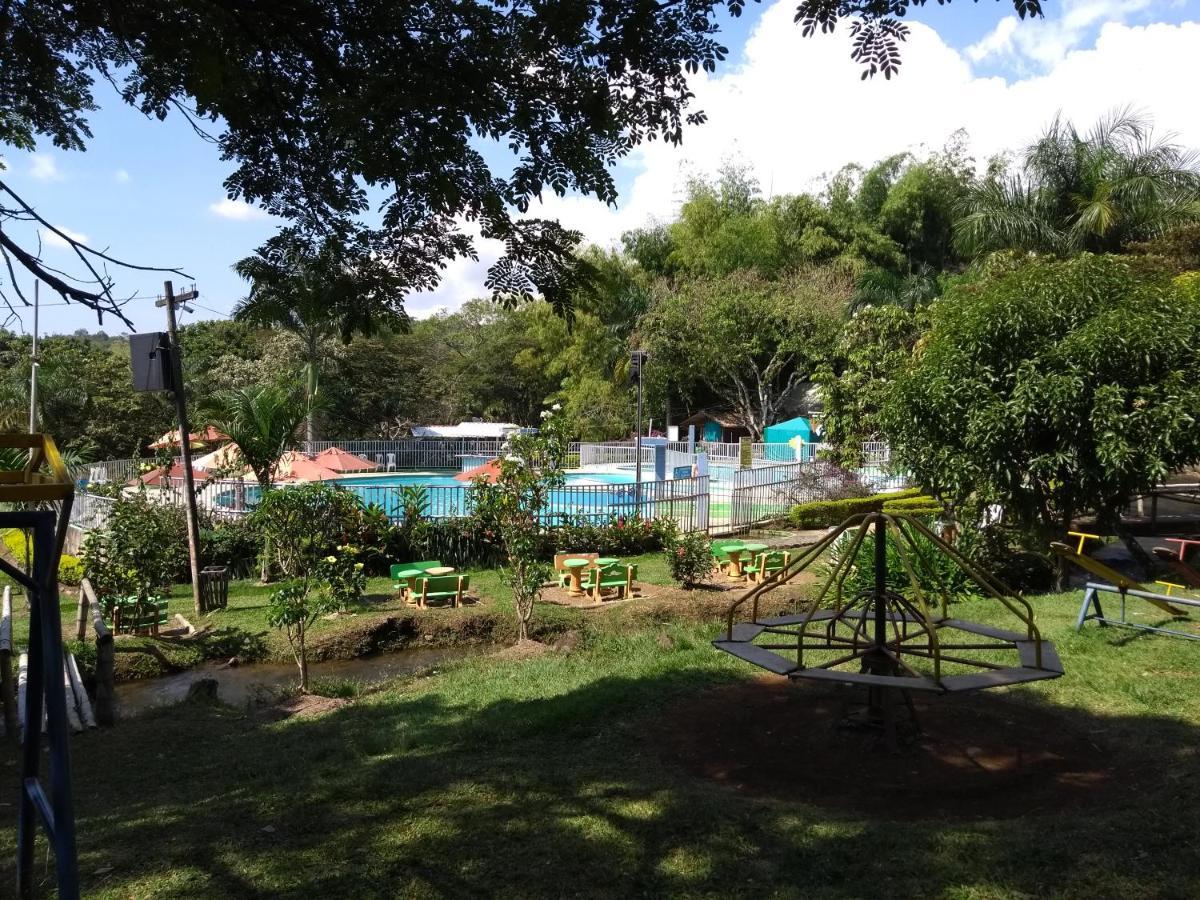 Centro Vacacional El Saman * Cali