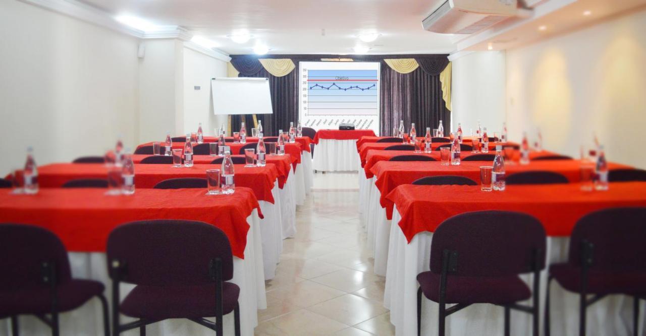 Ayenda Plaza Versalles 4*
