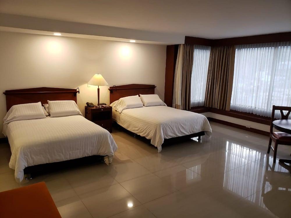 Hotel Torre De Plaza 4*