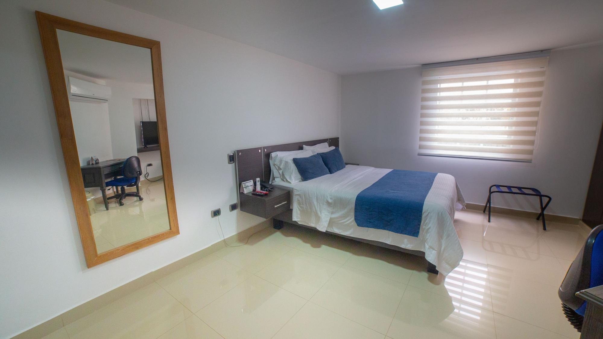 Azor Versalles Hotel 4*