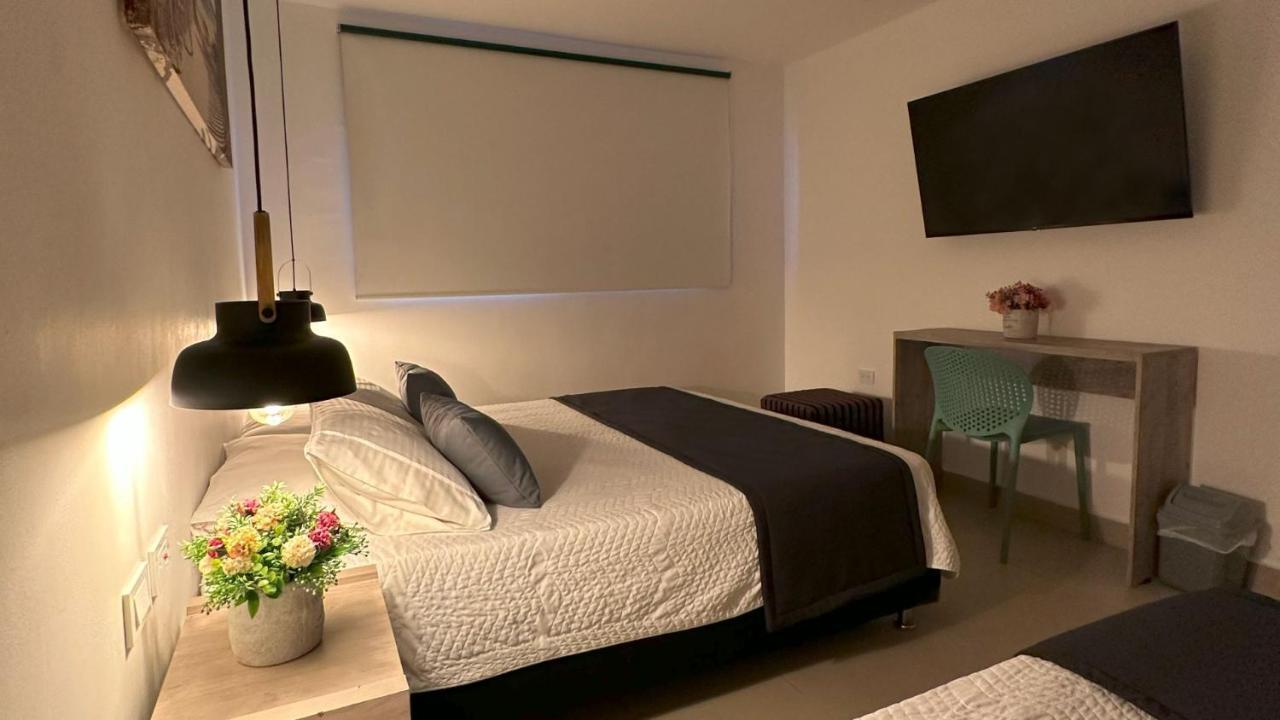 2 Hotel