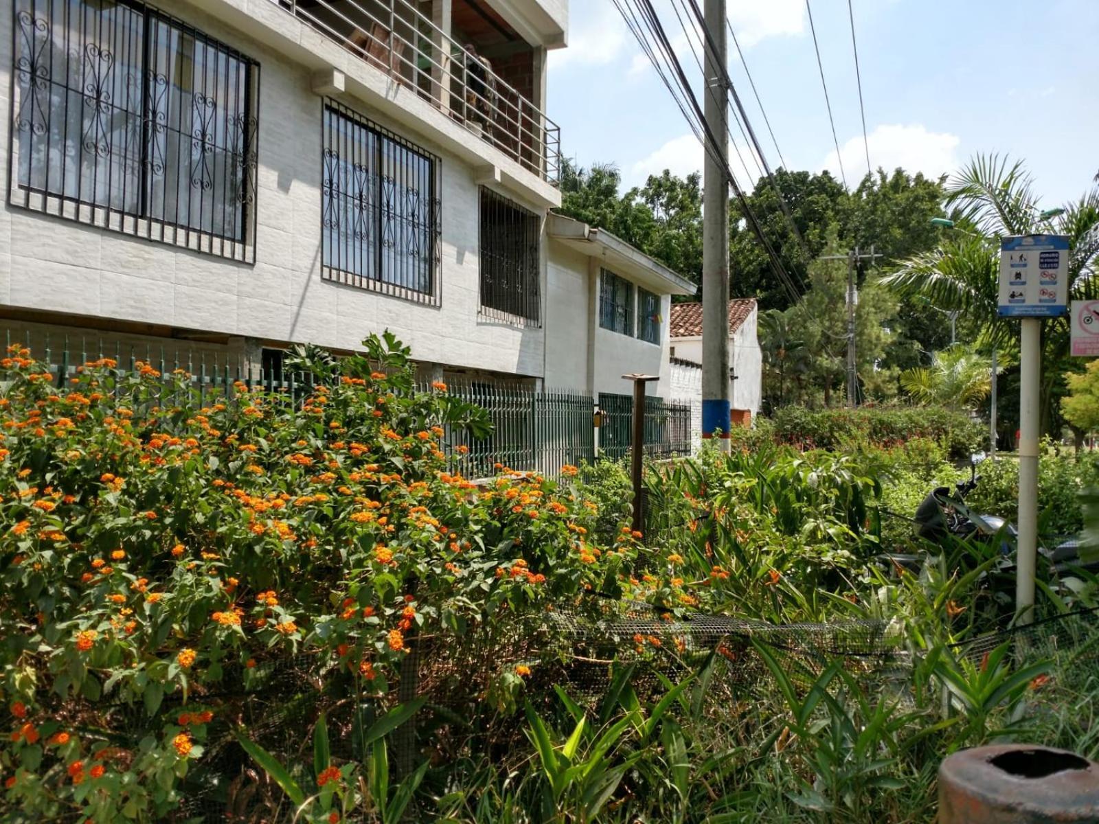 Apartamento 2nd Floor Calle 3 #66-109 El Refugio Cali