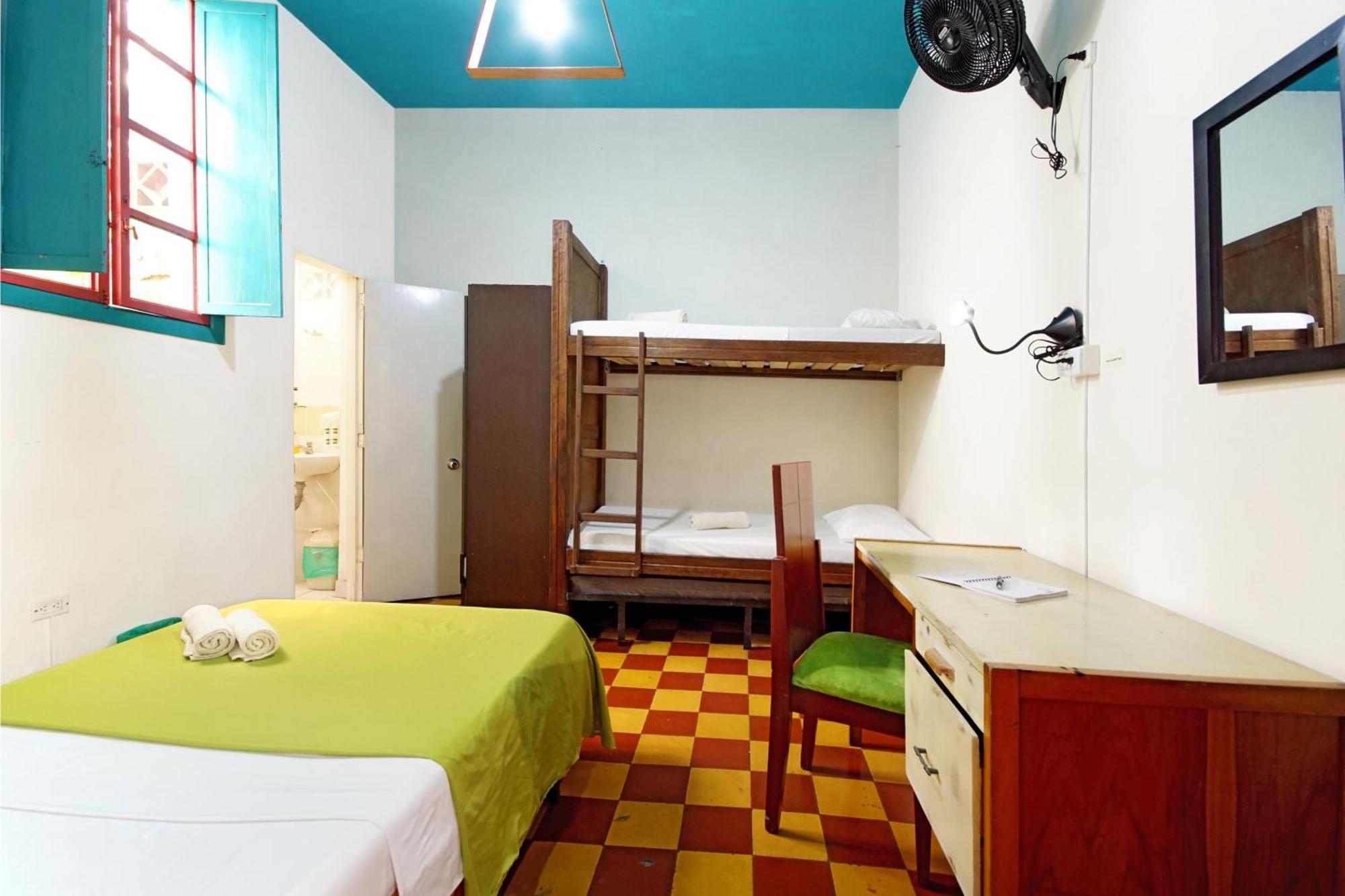 Ding-dong Hostal