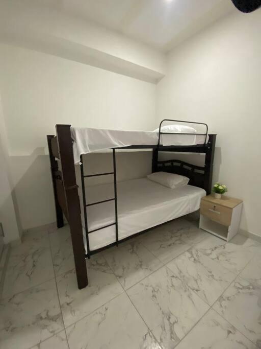 Apartamento Comodo Y Central En En El Barrio Miraflores 201 Cali