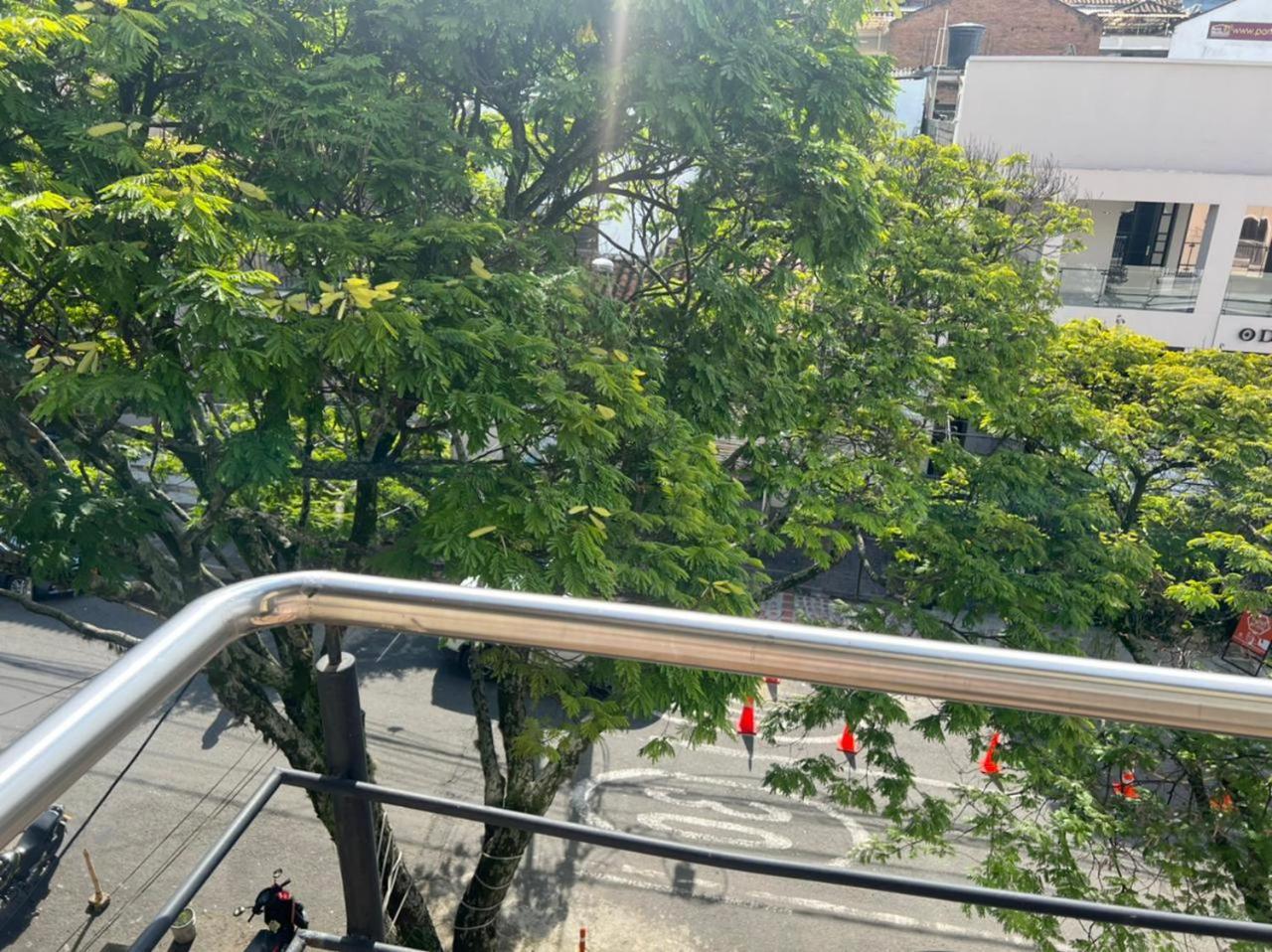 Aparta Suites Granada Deluxe * Cali