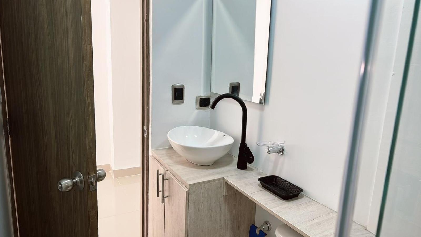 Aparta Suites Granada Deluxe * Cali