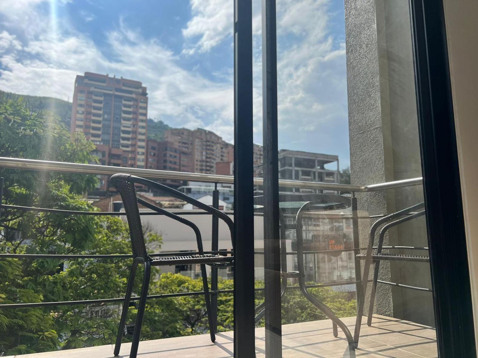 Aparta Suites Granada Deluxe * Cali