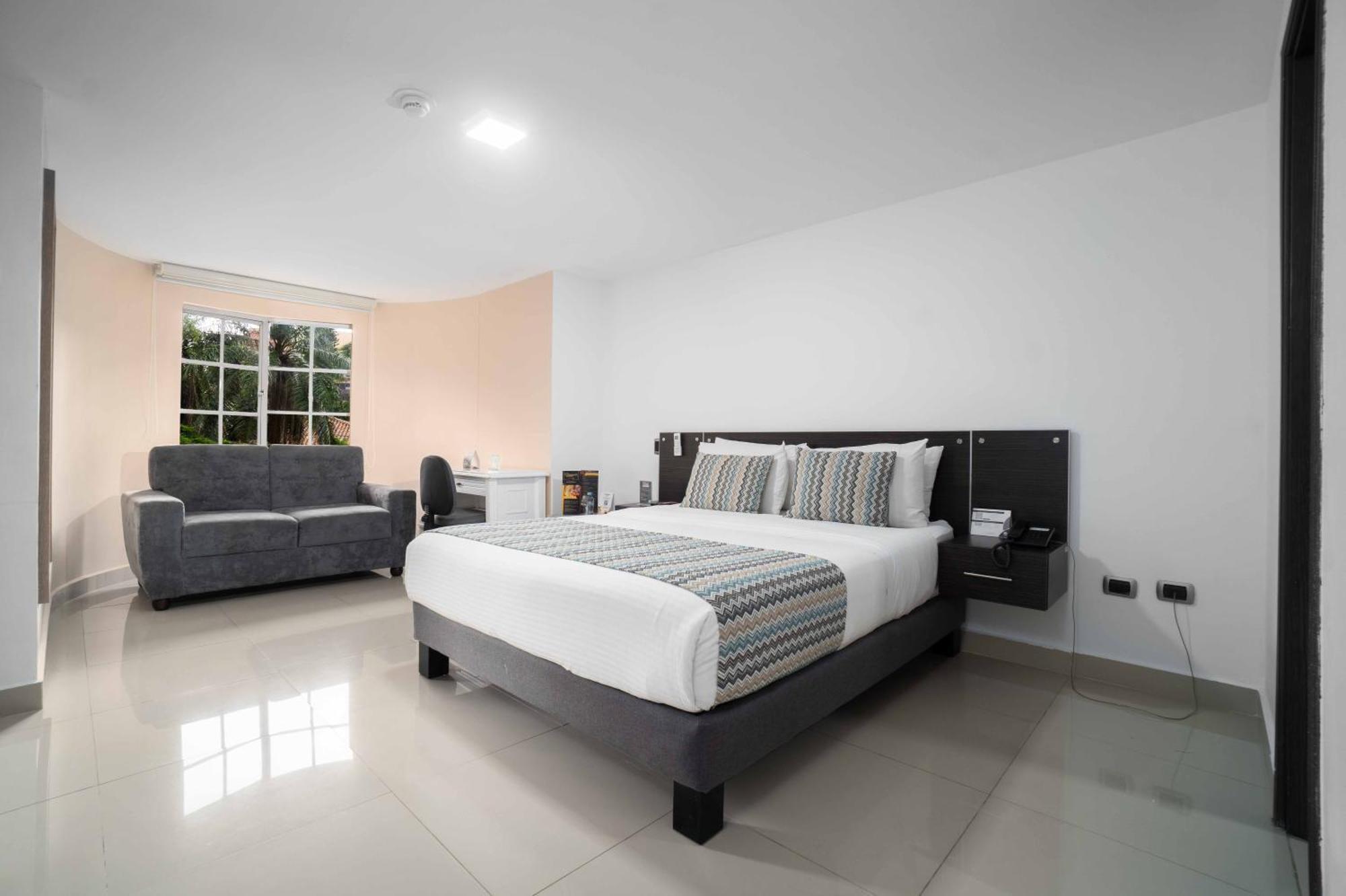 Hotel Azor Versalles 4*