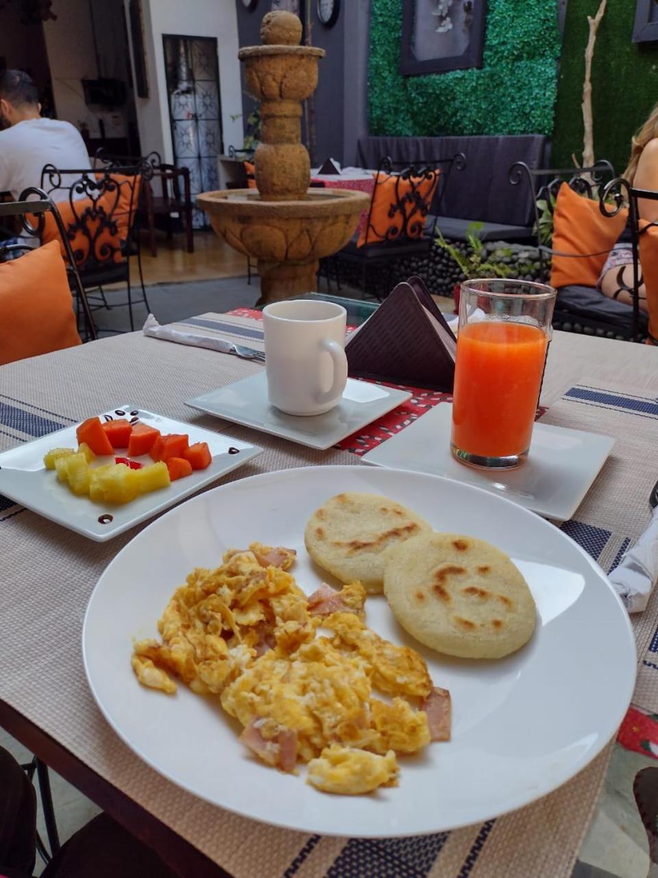Hotel Boutique Porton De Granada Cali