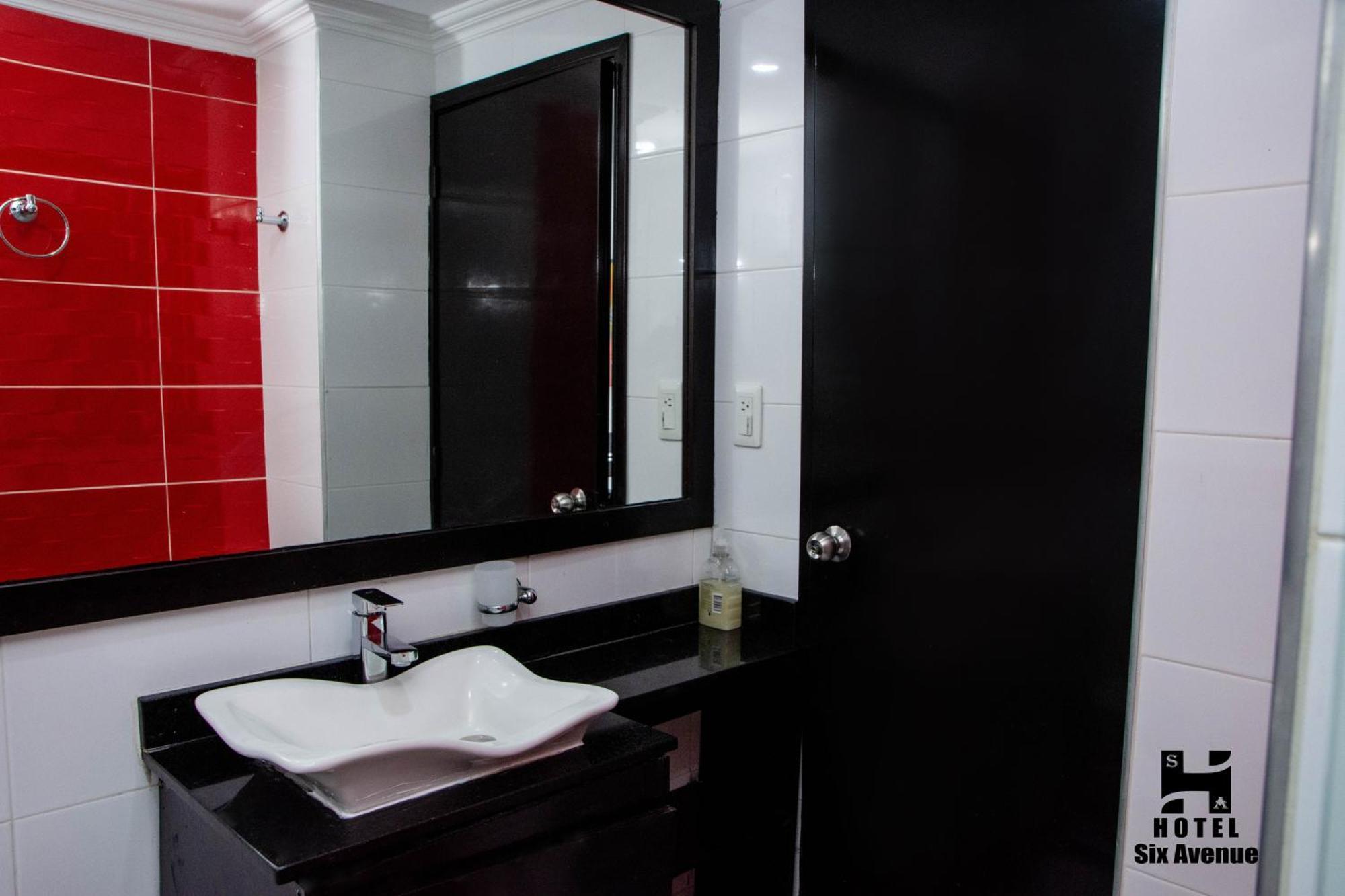 Hotel Six Avenue Cali