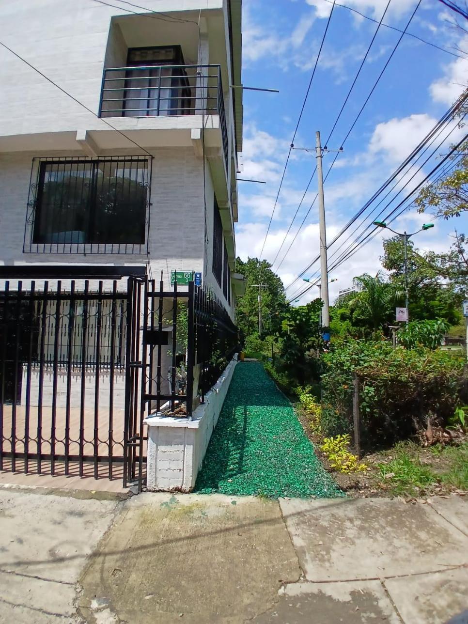 2nd Floor Calle 3 #66-109 El Refugio Apartamento
