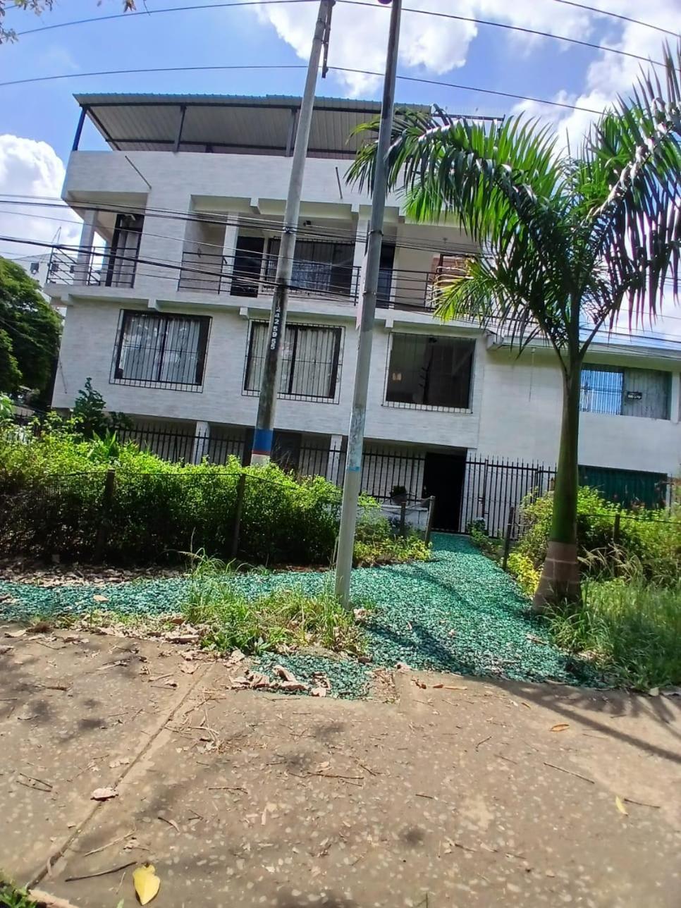 Apartamento 2nd Floor Calle 3 #66-109 El Refugio Cali