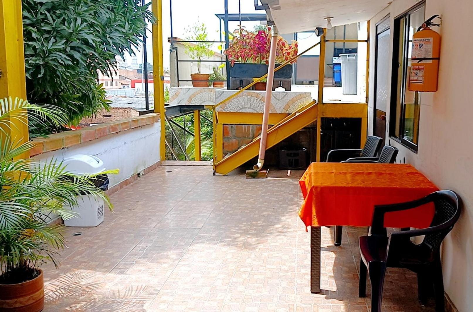 Casa Amarilla - Pensión Cali