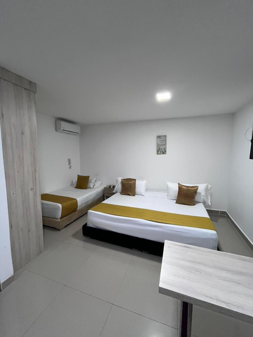 Granada - Av 9 Hotel 3*