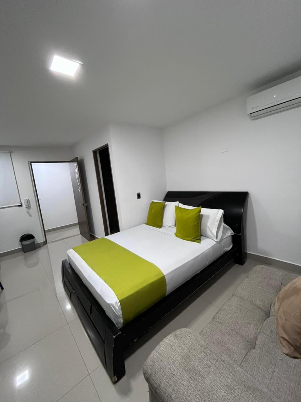 Hotel Granada - Av 9 Cali