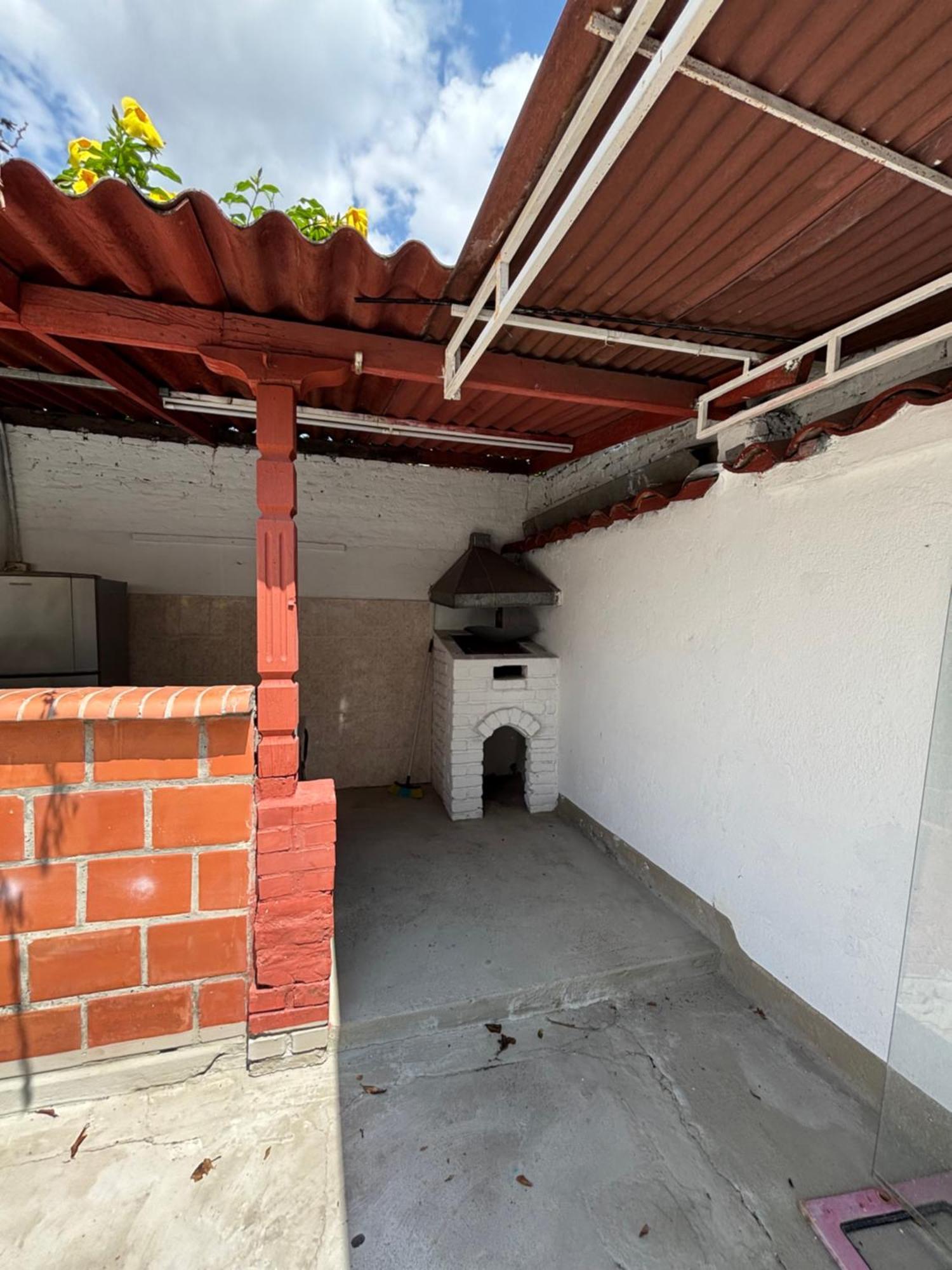 Casa Completa Grande Cerca De Estadio Tequendama Сasa de vacaciones