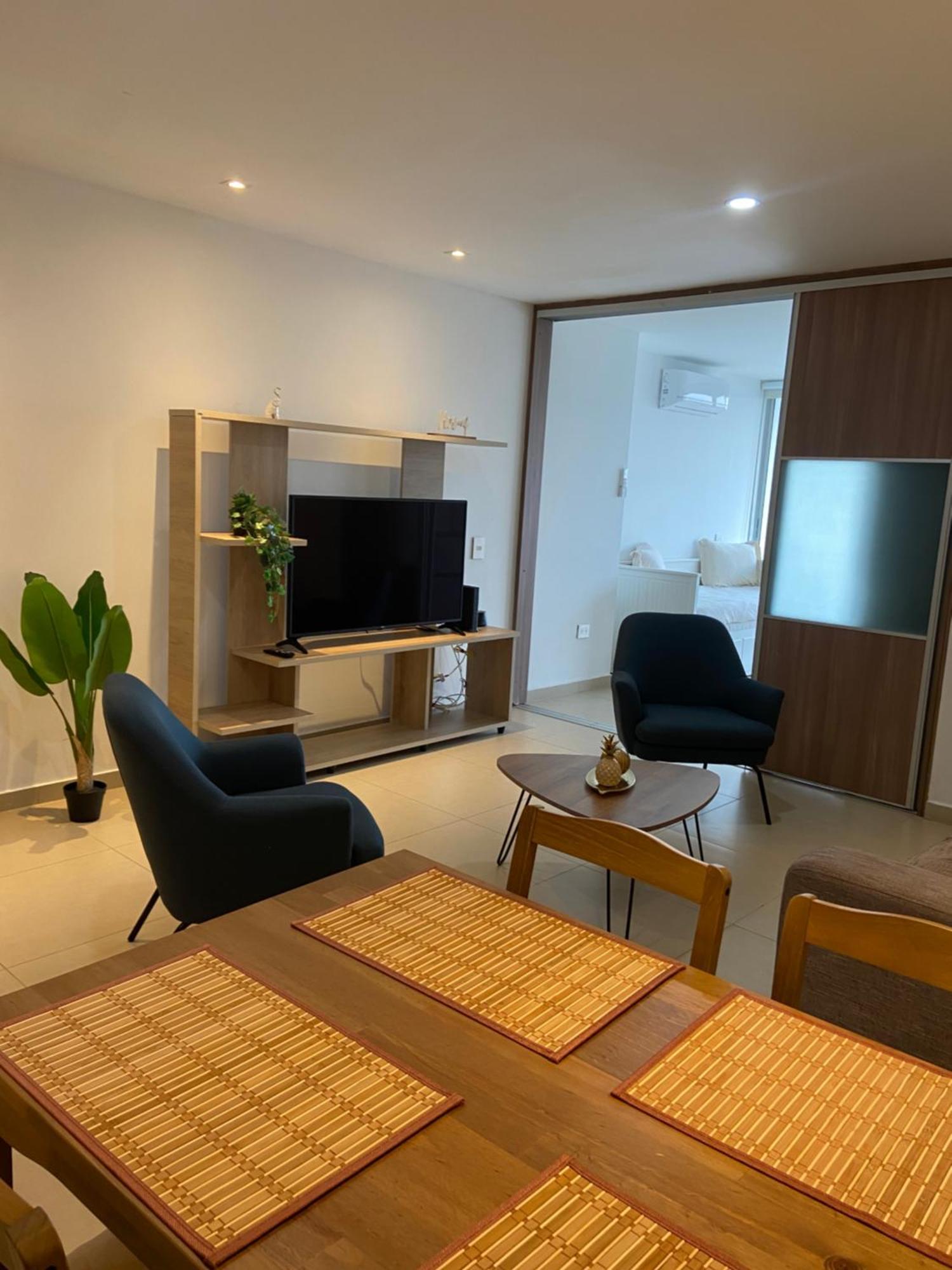 Apartamento En Exclusivo Sector De *
