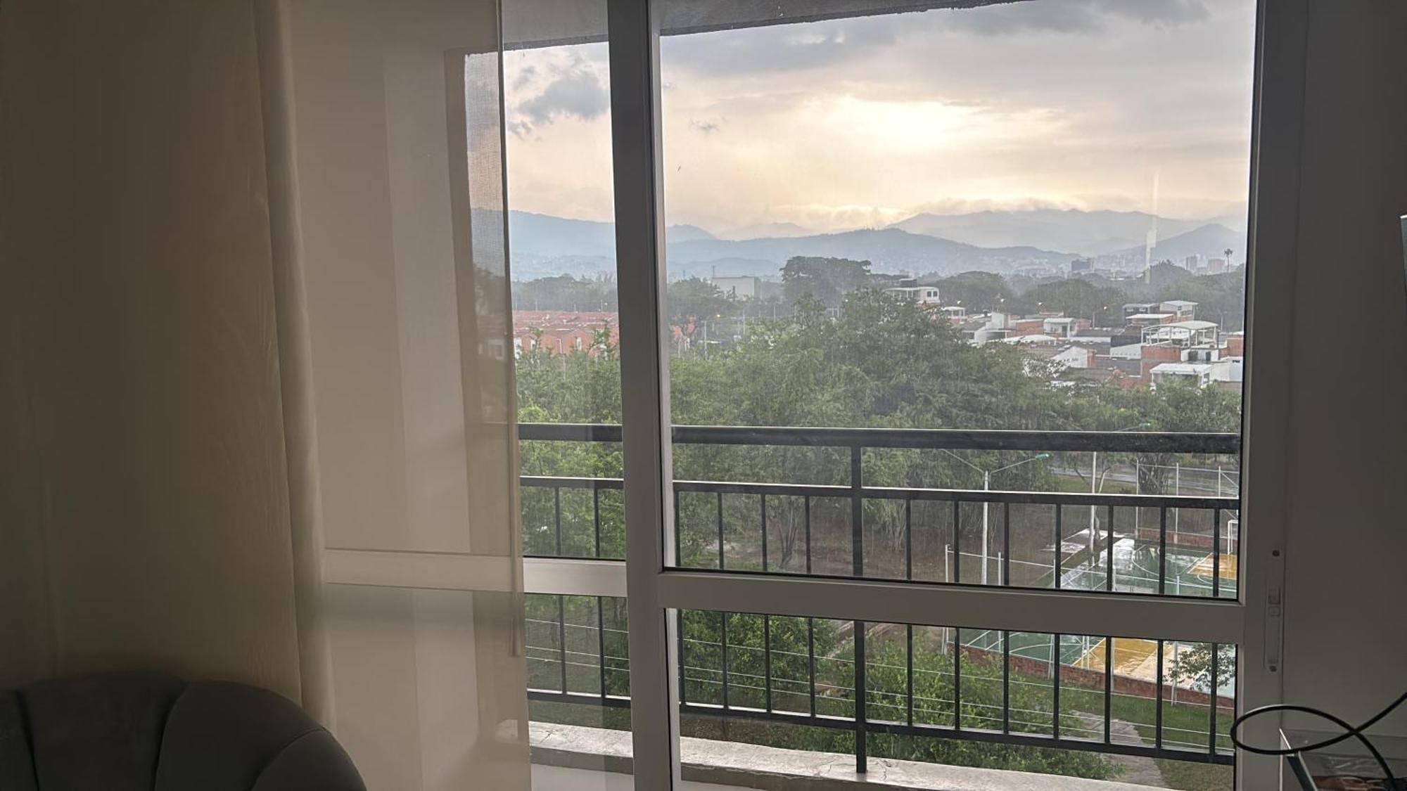 Acogedor Y Completo, Apto Cerca De Jardin Plaza, Con Piscina, Parqueadero Y Aire Acondicionado * Cali