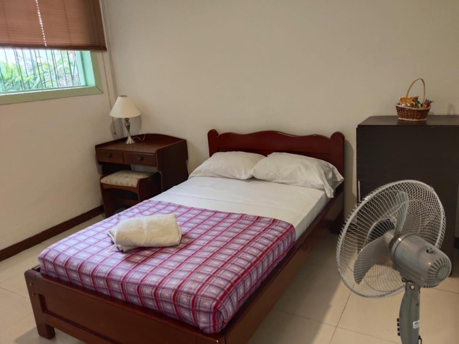Sandalio Hostal *