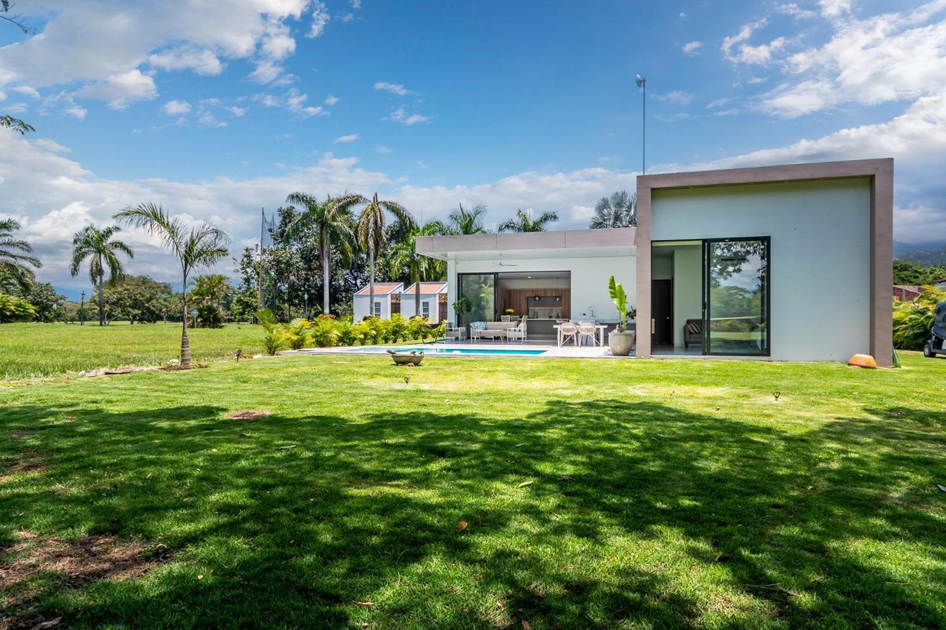 Casa En Club Campestre Frente A Campo De Golf Villa *