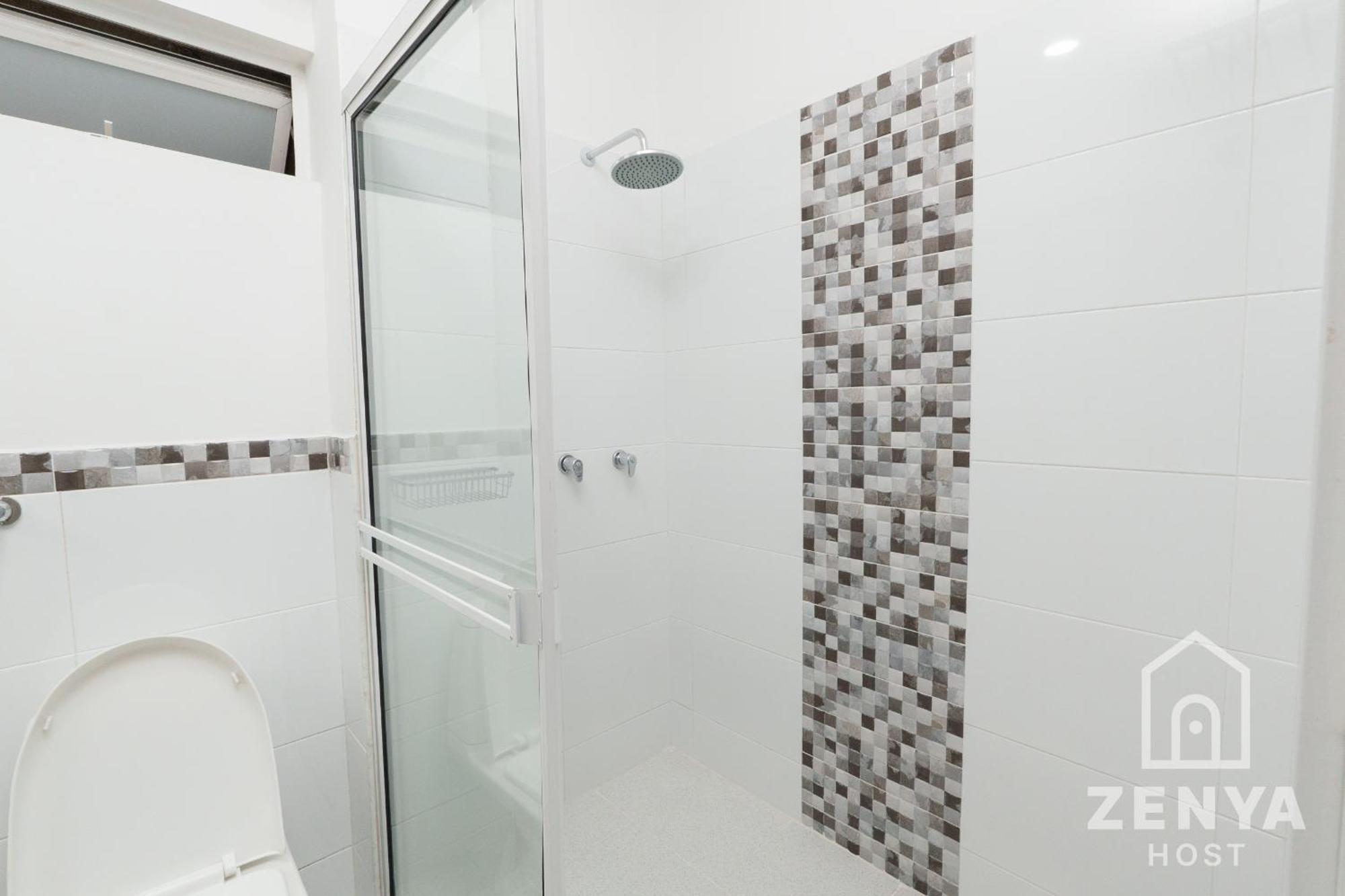 Hotel On By Zenya Host