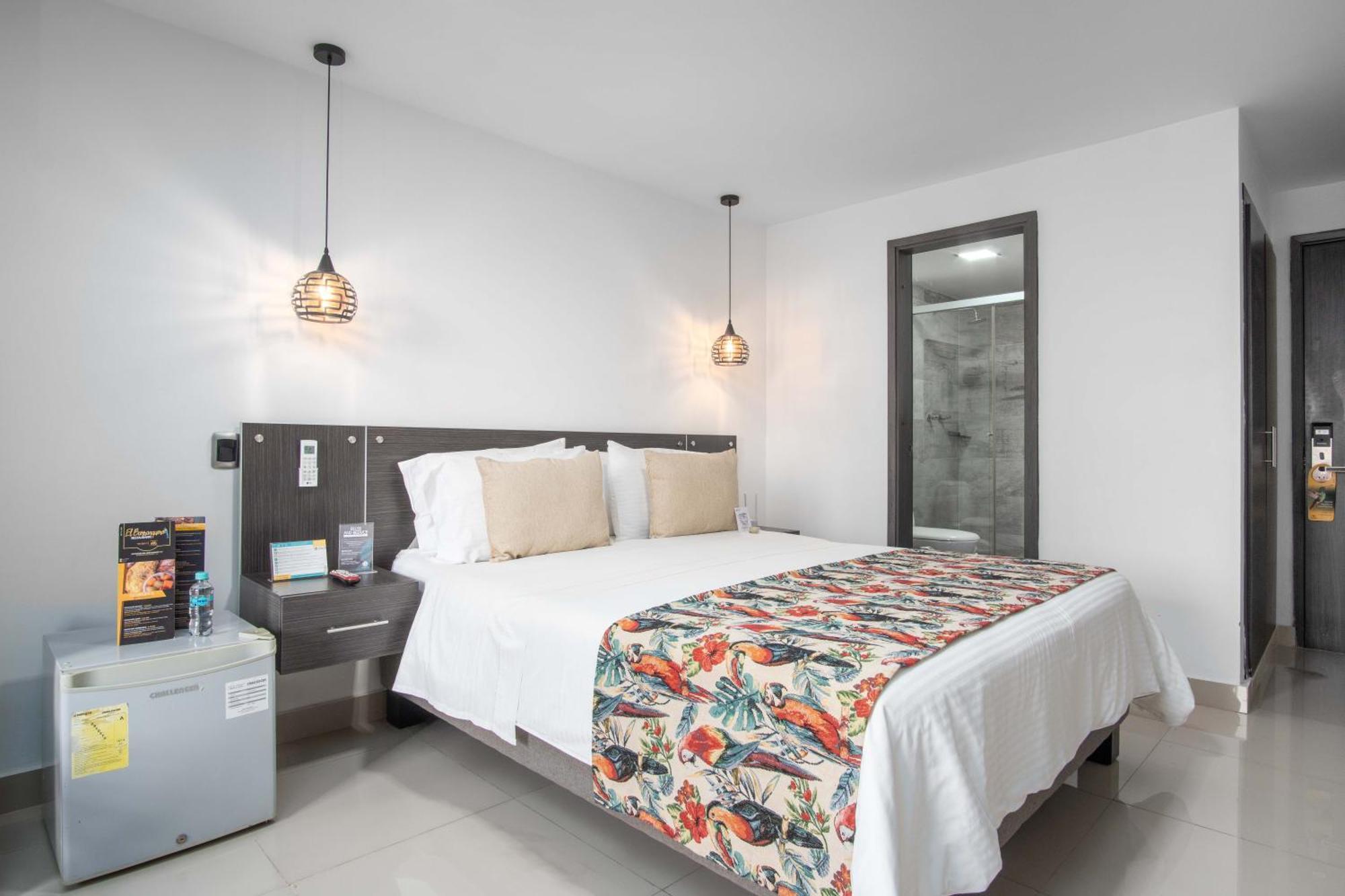 Azor Versalles Hotel 4*