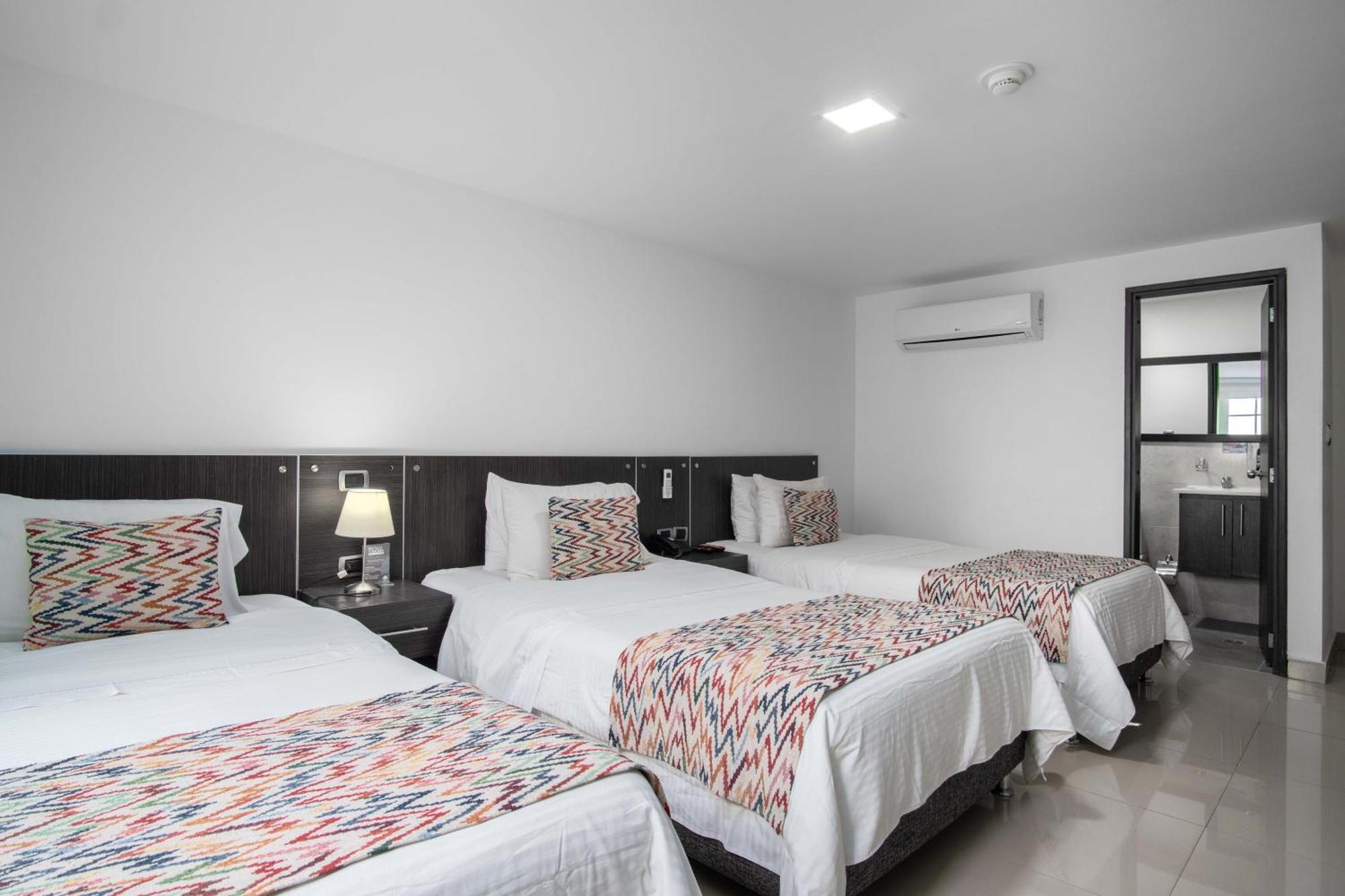 Azor Versalles Hotel 4*