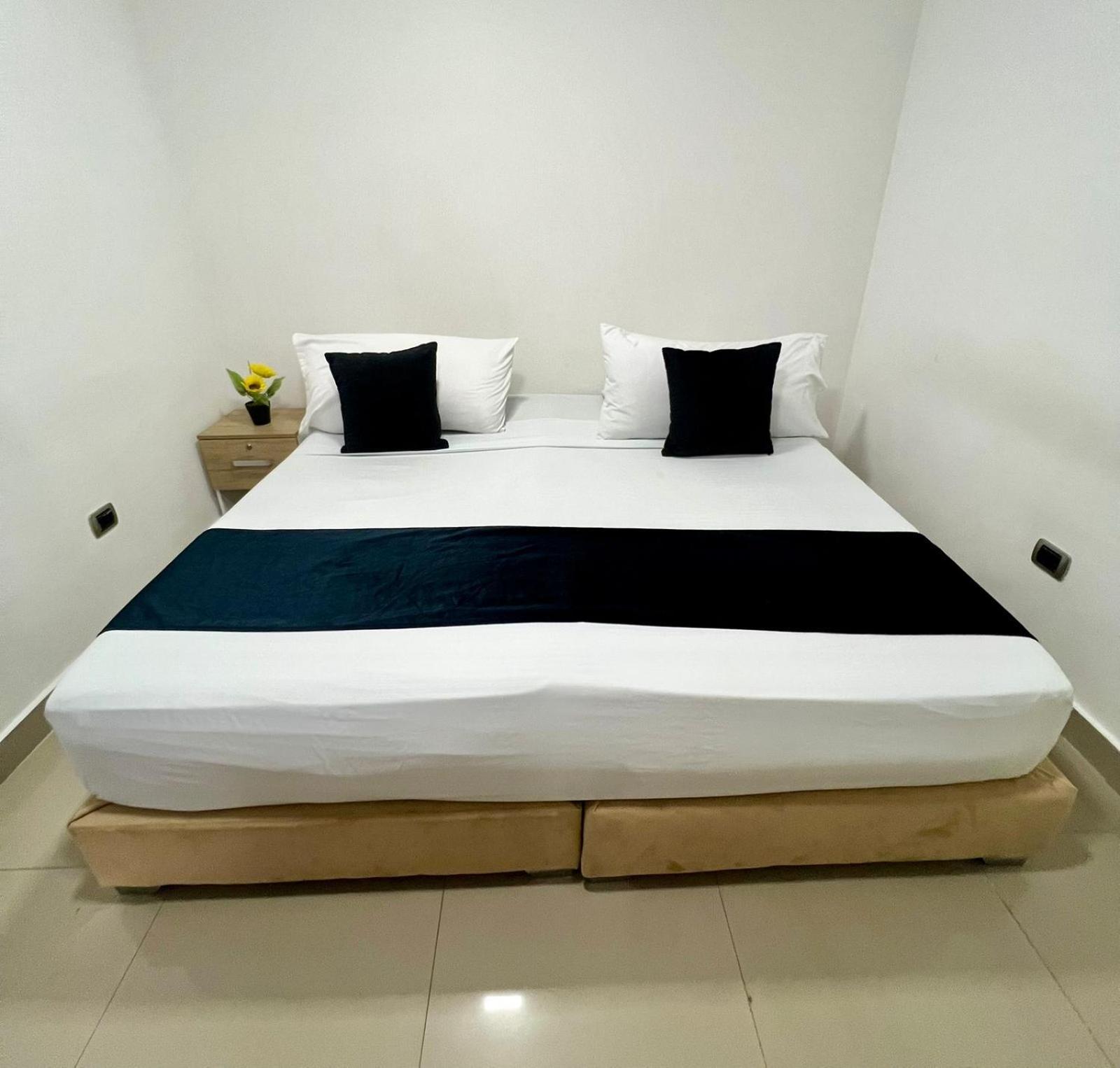 Hotel Granada - Av 9 Cali