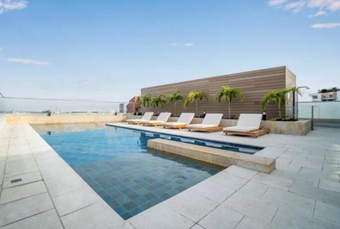 Modern Bright 2br-2ba-fast Wi-fi -pool&balcony Apartment *
