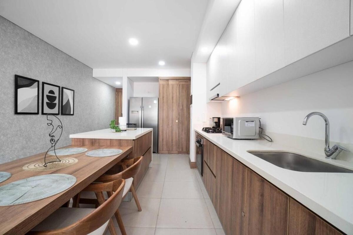 Modern Bright 2br-2ba-fast Wi-fi -pool&balcony Apartment Cali