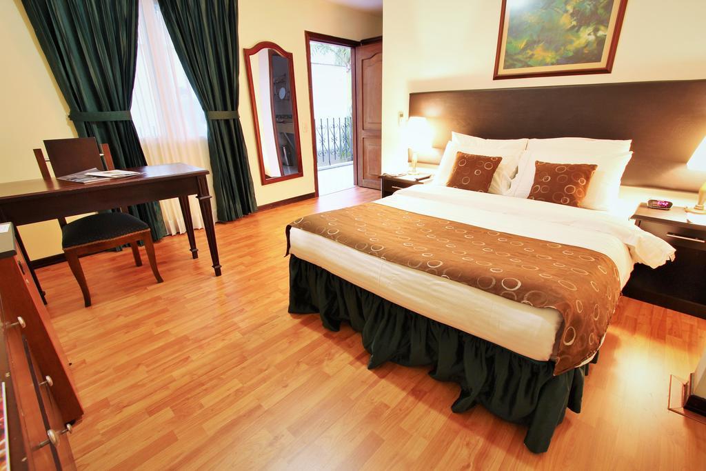 San Fernando Real 4*