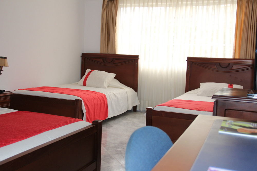 Hotel Azor Versalles 4*