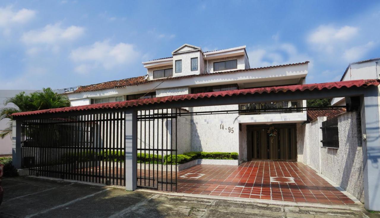 Casa Paraiso Ciudad Jardin Bed & Breakfast Cali