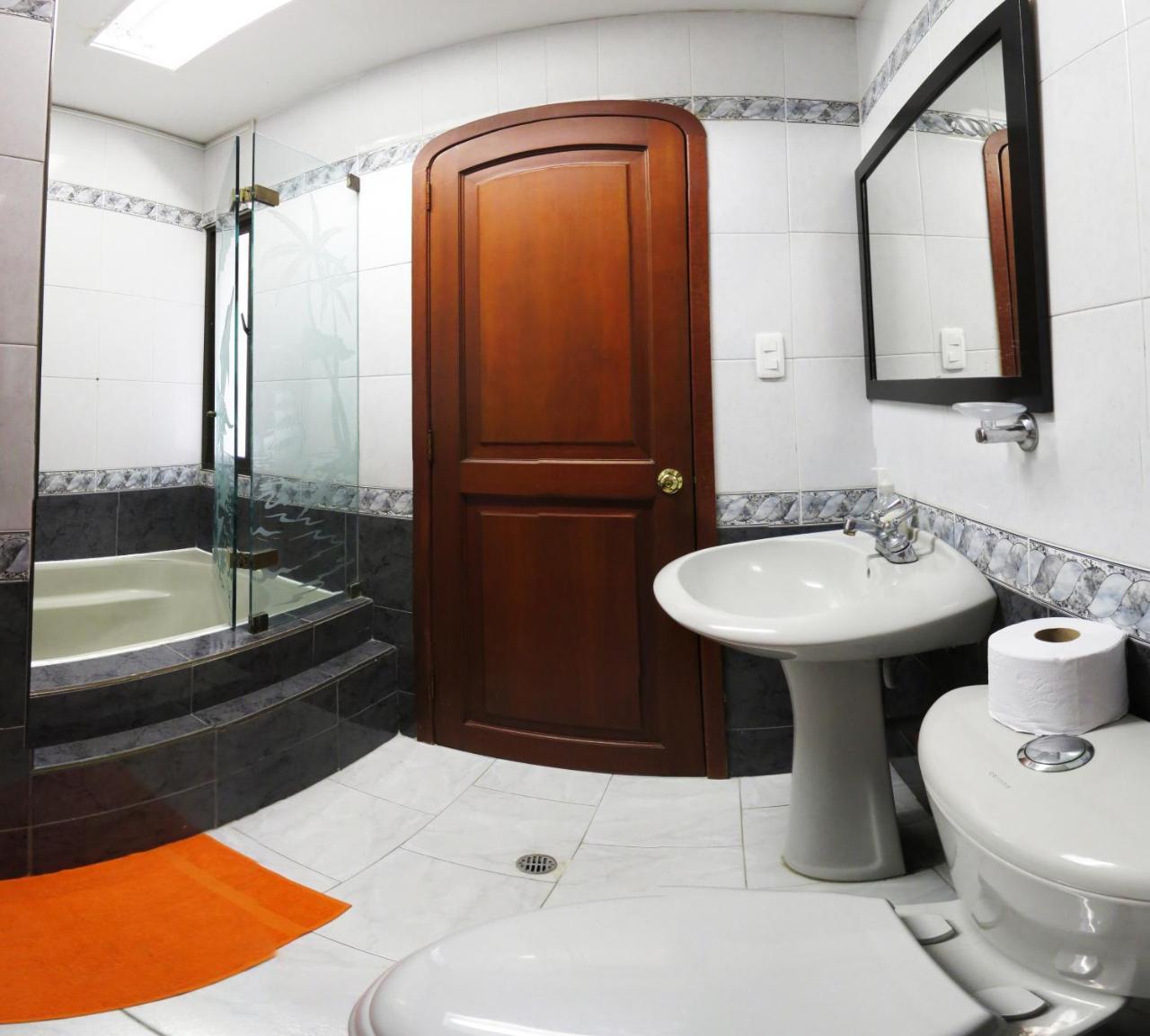 Casa Paraiso Ciudad Jardin 3* Cali