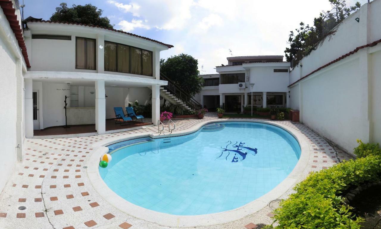 Casa Paraiso Ciudad Jardin Bed & Breakfast Cali