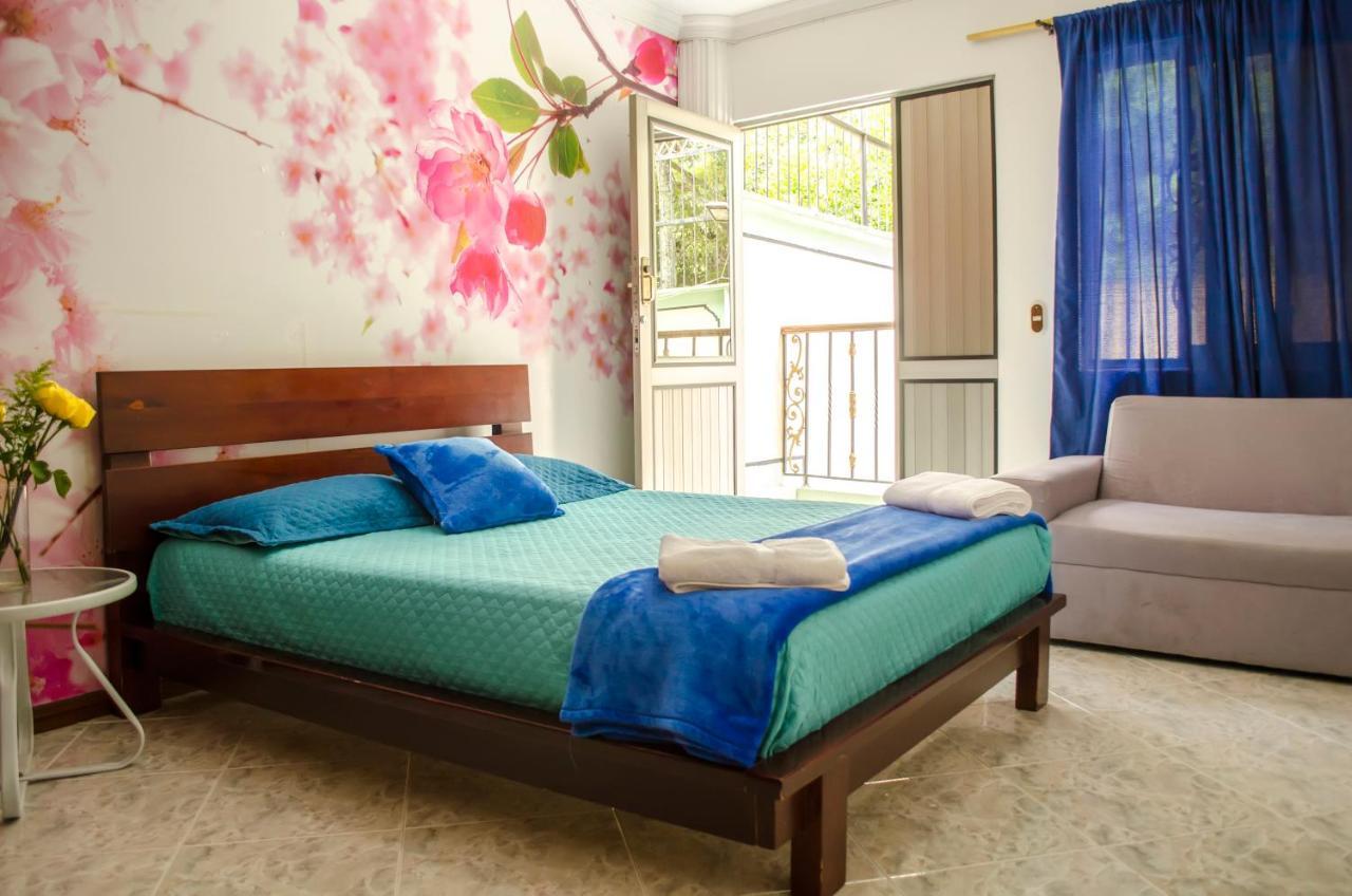 Casa Impacto - Limonar Hostal *