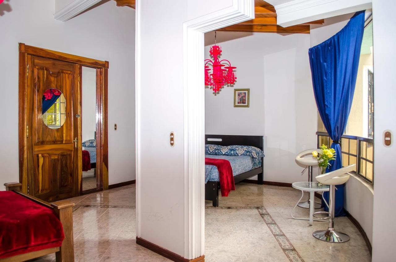 Casa Impacto - Limonar Hostal *
