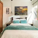 Modern, Luxurious And Tradicional Apartments By Samilis Place
