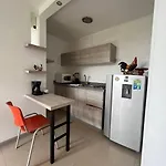Hermoso Aparta Estudio Moderno Con Dos Ambientes