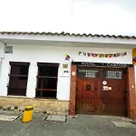 Casa colonial en pleno centro histórico de Cali- Se alquila la casa entera para 10 o 11 personas o por habitaciones