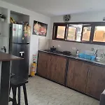 Hostal S Y S