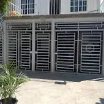 Hostal S Y S