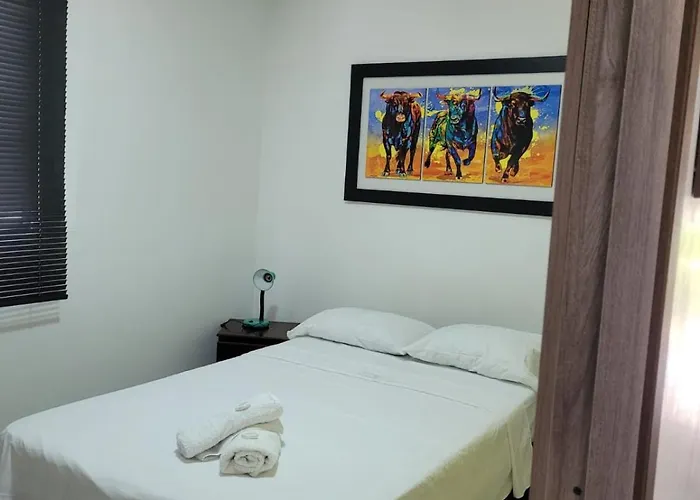 Hostal S Y S