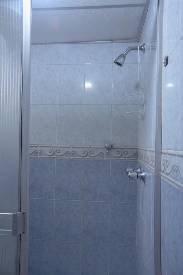 Moderno En Unidad Cerrada Apartamento