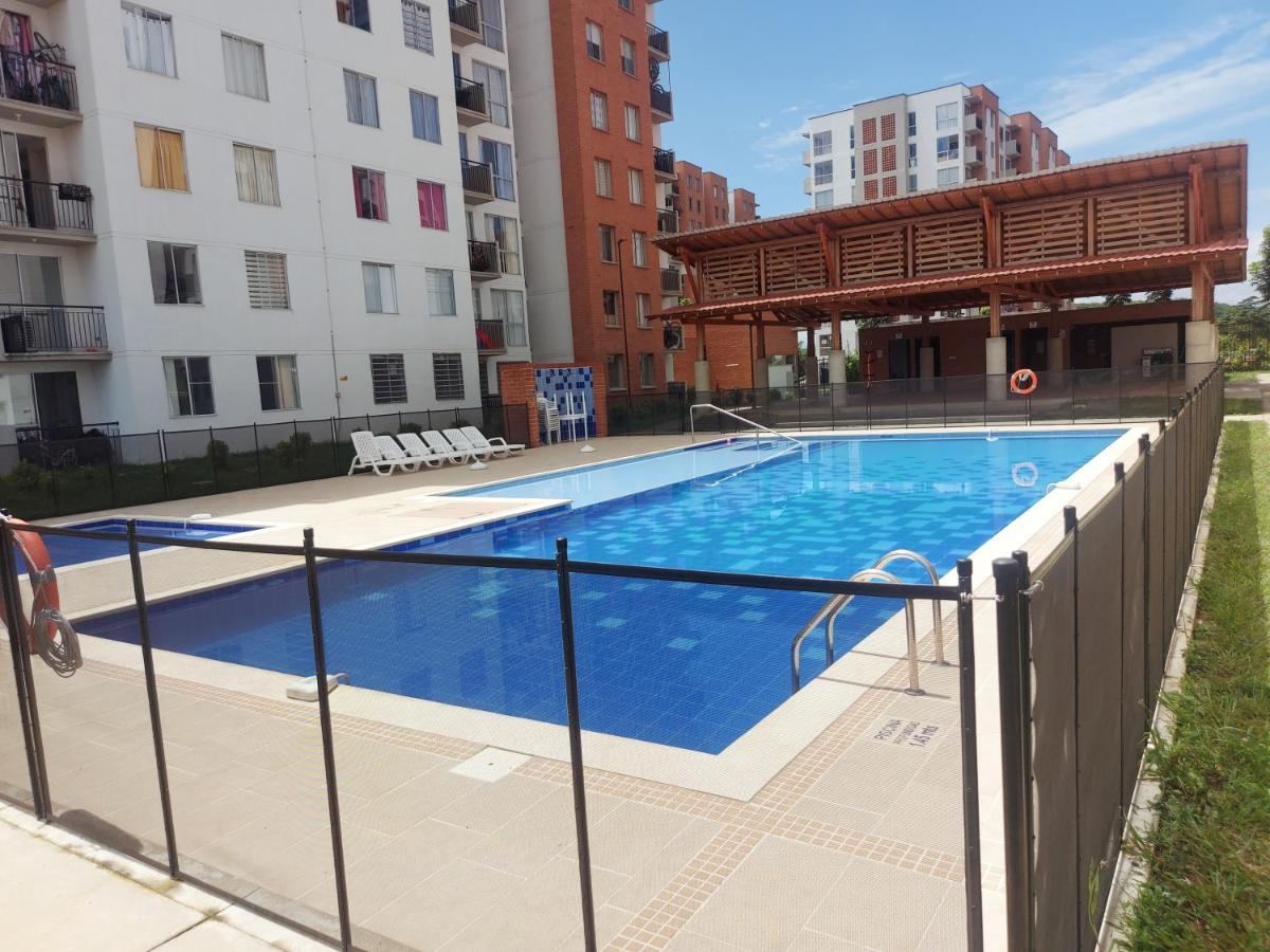 Homestay Comoda Privada En Apto Con Piscina ! Cali