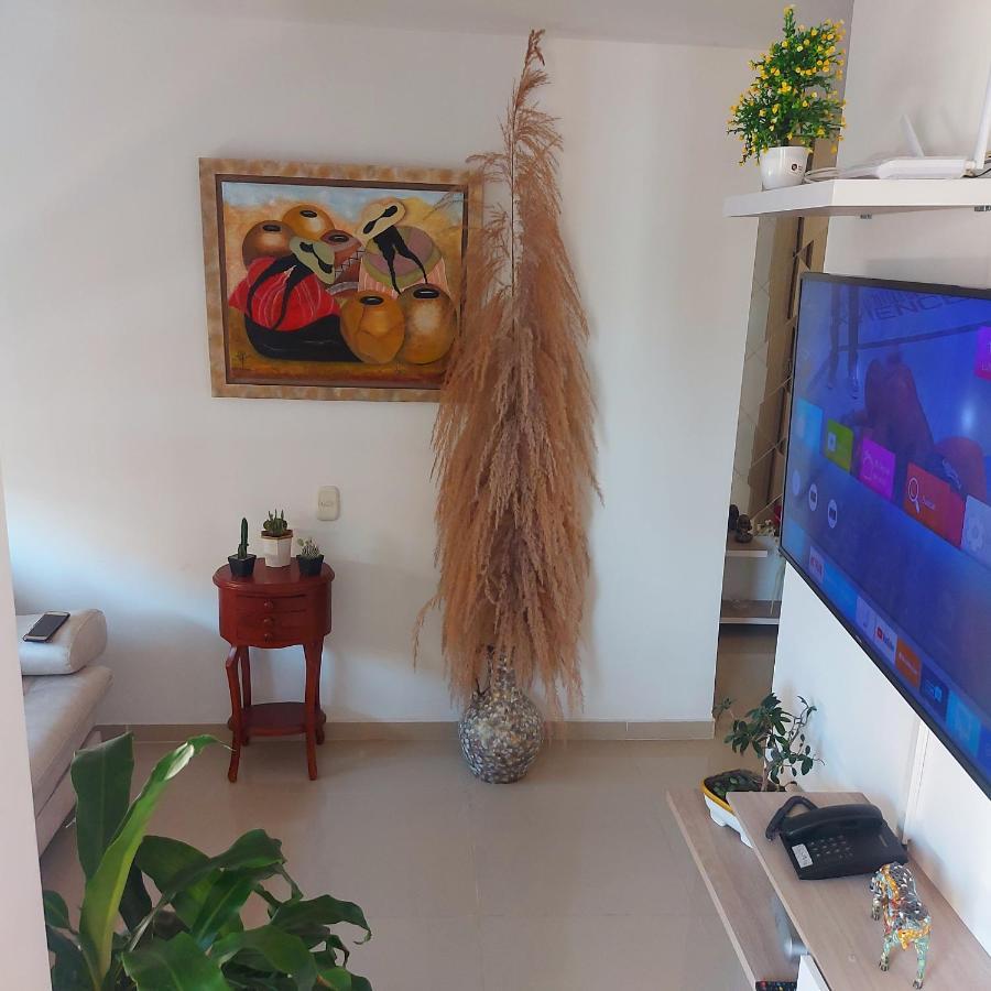 Comoda Privada En Apto Con Piscina ! Homestay