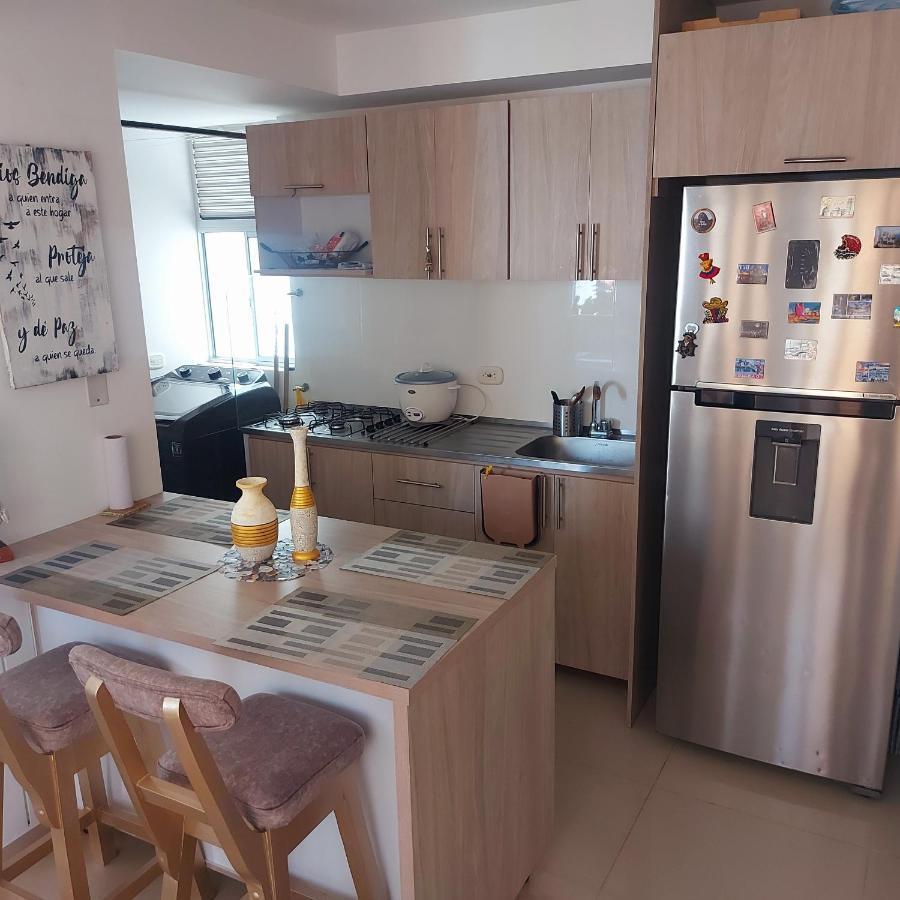 Homestay Comoda Privada En Apto Con Piscina ! Cali